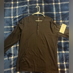 Men’s XL Lululemon long sleeve Henley. New with tag